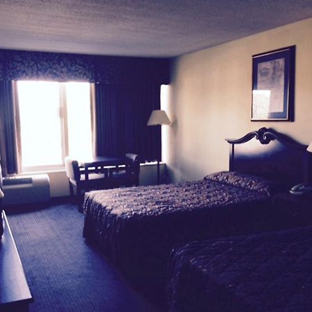 Wynnwood Plaza Hotel - Newport News Exteriör bild