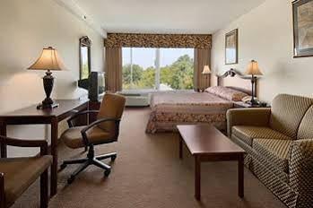 Wynnwood Plaza Hotel - Newport News Exteriör bild